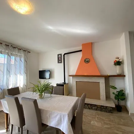 Casa Ahmati Borgo Vesio * トレモージネ