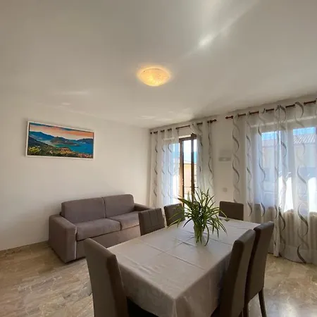 Casa Ahmati Borgo Vesio トレモージネ